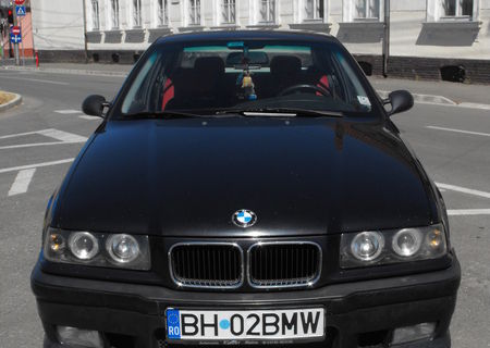  AUTOTURISM BMW318i