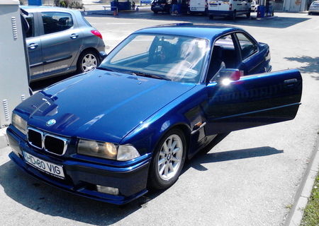 BMW318 is coupe 1997