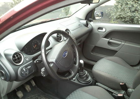 ford fiesta 2004