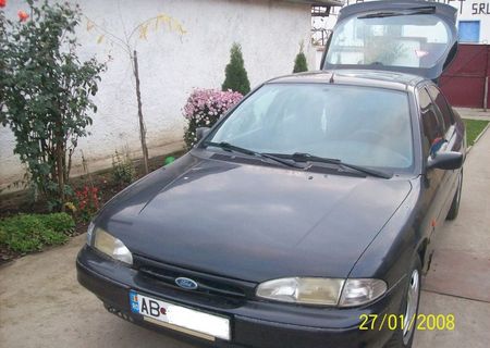 Ford Mondeo, benzina, 1995,  900 Euro