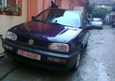 Golf 3 in stare foarte buna ,recent adus in tara, primele numere rosii scoase de 4 zile,trapa electrica,inchidere centralizata,scaune sport...Merita vazuta!!!