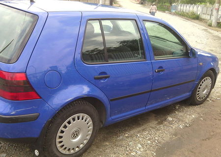 golf 4  1.6 SR