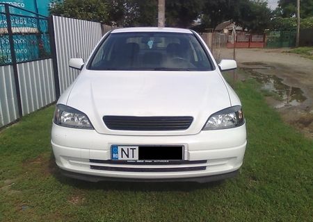 opel astra,an 2004,1.6 benzina