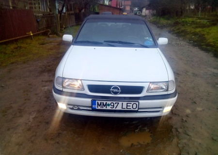 opel astra mot 1.6 benzina sau schimb