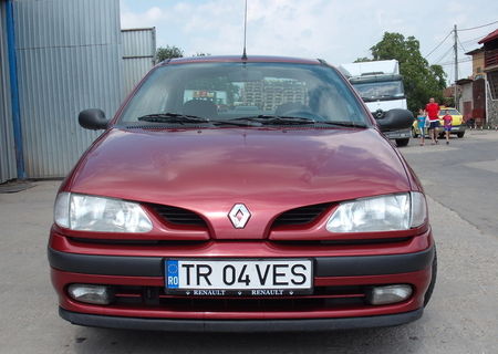 renault megane1 1400 euro negociabil