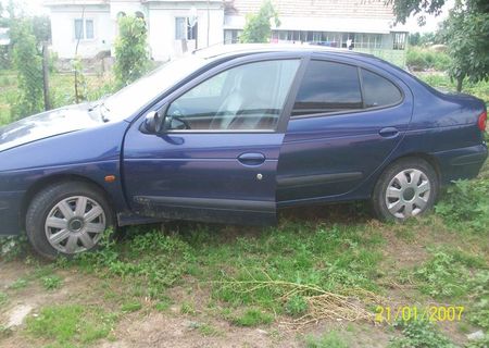 se vinde renault megane