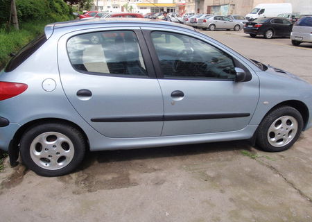 Vând autoturism Peugeot 206, an 2003