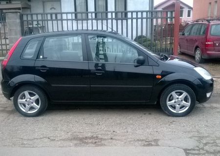 Vand Ford Fiesta model Ghia 3500 eur. neg.