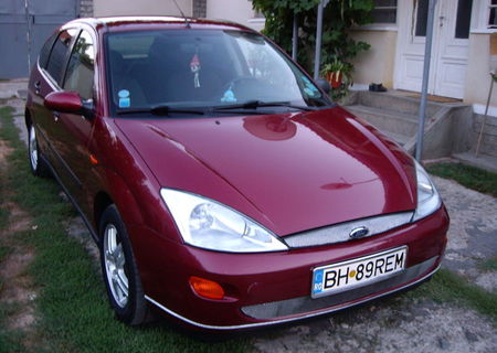 Vand Ford Focus 1.6 16v din 2001,2500euro neg