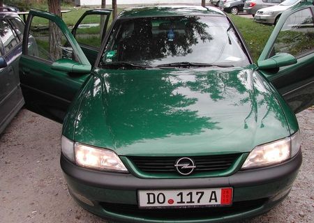 Vand Opel Vectra b stare impecabila