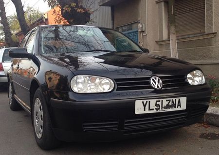 Vand sau dezmembrez Golf 4