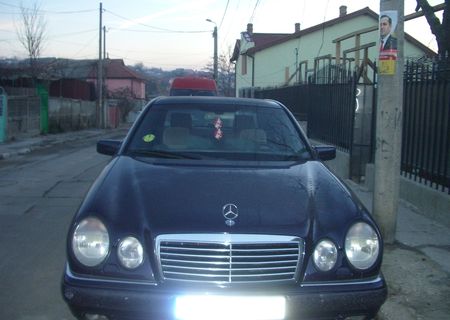 vand sau schimb mercedes e 220