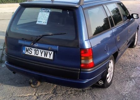 vand urgent opel astra caravan