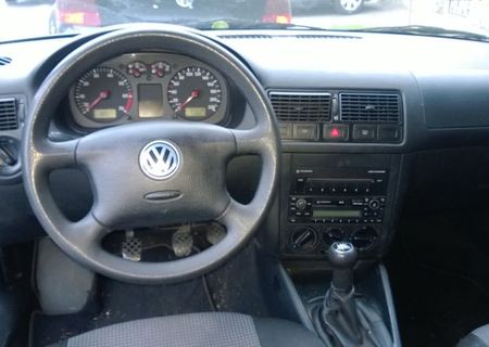 vand volkswagen golf 4 1,4 benzina 2002 impecabil