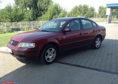 VW PASSAT Rosu inchis