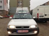 Opel Astra 1.6, fotografie 2