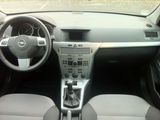 Opel Astra 2009, fotografie 4