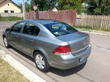 Opel Astra H - Sedan 2010 - E5, fotografie 2